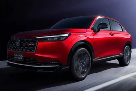 Honda HR-V e:HEV RS 2026 mới ra mắt, giá bán từ 25.500 USD