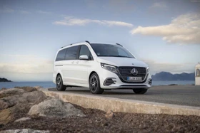MPV Mercedes-Benz V-Class 2025 nhận cọc tại Việt Nam, từ 3,4 tỷ đồng