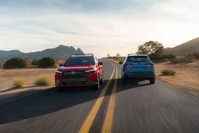 Toyota Corolla Cross 2026 thêm màu mới, tăng giá hơn 13 triệu đồng