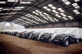 Mua 240 chiếc Defender đời cũ về độ, sau 9 năm lãi gần 70 triệu USD