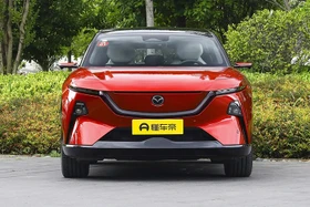 Mazda EZ-60 2026 giá chỉ từ 443,8 triệu đồng tại Trung Quốc