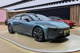 Ngắm Toyota bZ7 2026 - sedan dài hơn 5 mét, thông minh như smartphone