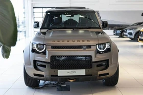 Land Rover Defender OCTA từ 17,9 tỷ đồng đầu tiên lộ diện tại Việt Nam 