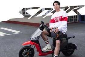 Xe máy điện Honda S09R siêu gọn nhẹ, pin lithium chạy 80 km/lần sạc