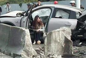 Nio EC6 gãy đôi sau tai nạn kinh hoàng, hành khách thoát nạn thần kỳ