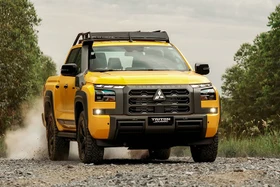 Ra mắt Mitsubishi Triton Savana 2026 - bán tải off-road màu sơn độc quyền