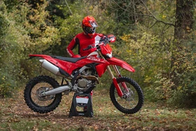 Mẫu xe cào cào Ducati Desmo450 Enduro 2026 sắp chính thức mở bán 