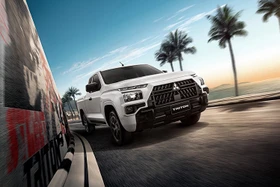 Ra mắt Mitsubishi Triton Mega Cab STREET 2025 cực ngầu, chỉ từ 530 triệu