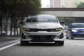 Kia thu hồi hơn 250.000 xe K5 Sedan vì sự cố bình nhiên liệu