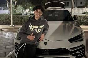  Ronaldo tặng con trai siêu xe Lamborghini Urus giá 300.000 USD