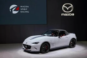 "Soi" Mazda MX-5 Spirit Racing Roadster 12R giá 1,3 tỷ, giới hạn 200 chiếc