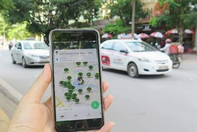 Hà Nội đề xuất taxi và xe ôm công nghệ phải dùng năng lượng xanh từ 7/2026