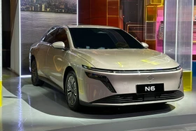 Nissan N6 2026 chỉ từ 374 triệu đồng, "đối thủ" Toyota Camry 