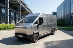 Russo-Balt F200 - xe điện vỏ thép không gỉ, cam kết bảo hành đến 100 năm