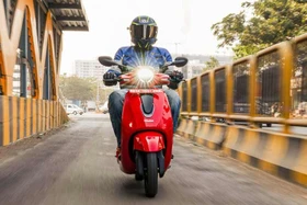 Ra mắt Bajaj Chetak C25 - xe máy điện từ 21 triệu đồng, chạy 113 km/sạc