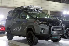 Chiếc Toyota Alphard độ siêu hầm hố theo phong cách Land Cruiser