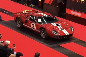 Ford GT40 MkII Factory Lightweight 1966 có giá kinh điển, tới 325 tỷ đồng