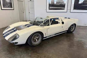 Xế cổ Ford GT40 Le Mans Prototype đời 1965 rao bán tới hơn 65,1 tỷ đồng