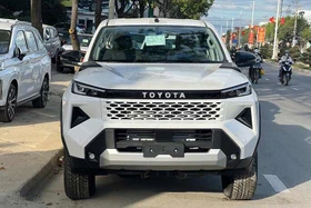 Cận cảnh xe bán tải Toyota Hilux 2026 vừa đưa về đại lý Việt