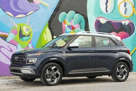 Hyundai Venue rẻ nhất ở Mỹ sau khi Nissan Versa, Mitsubishi Mirage "nghỉ hưu"