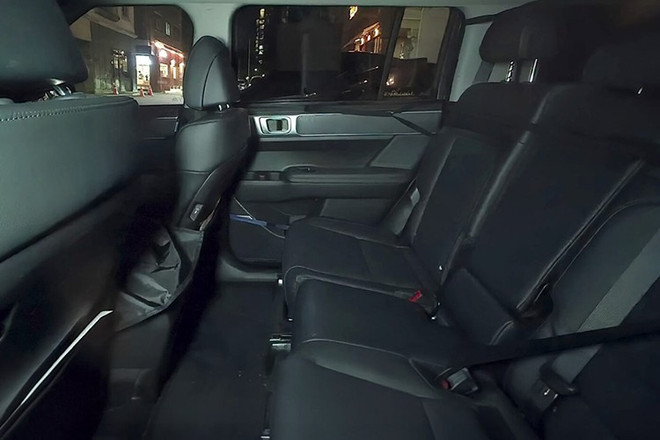 Ghế ngồi bọc da với đường chỉ sắc nét, đồng thời tạo cảm giác thể thao và chăm chút hơn trong hoàn thiện.