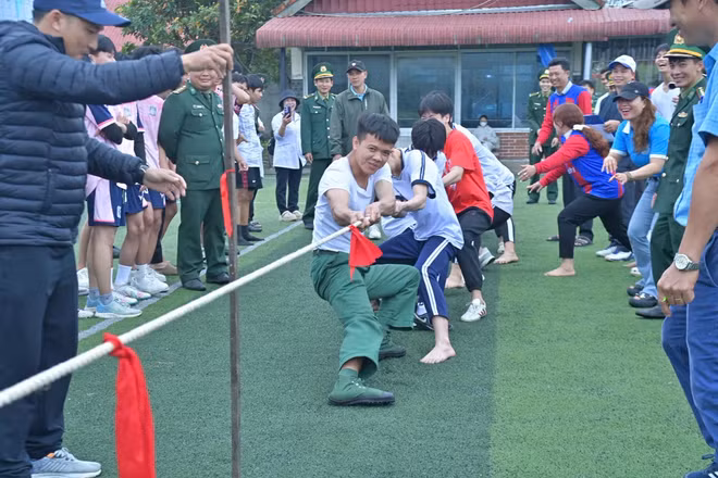 mang-tet-som-den-voi-nguoi-dan-bien-gioi-bien-o-hue-4.jpg