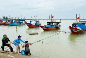 Hà Tĩnh cấm biển, lên phương án đối phó với bão số 10 