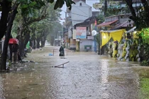 TP Huế mưa trắng trời, người dân tiếp tục đón đợt lũ mới