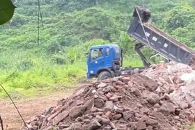 Công an Lào Cai khởi tố đối tượng đổ trái phép hơn 360 tấn chất thải xây dựng