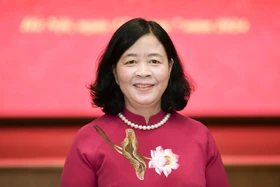 [Infographic] Tiểu sử bà Bùi Thị Minh Hoài ứng cử ĐBQH khoá XVI