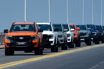 Ford Ranger Wildtrak V6 3.0L giá hơn 1 tỷ tại Việt Nam, Toyota Hilux dè chừng