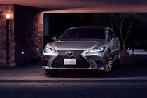 Lexus LS hạng sang vừa được nâng cấp nhẹ, giá bán từ hơn 2,3 tỷ đồng