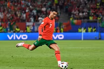 Giá vé World Cup 2026 tăng vọt, Ronaldo thu hút hàng triệu fan