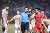 Trọng tài ngoại có thể xuất hiện ở vòng cuối V.League để đảm bảo công bằng
