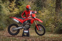Mẫu xe cào cào Ducati Desmo450 Enduro 2026 sắp chính thức mở bán 